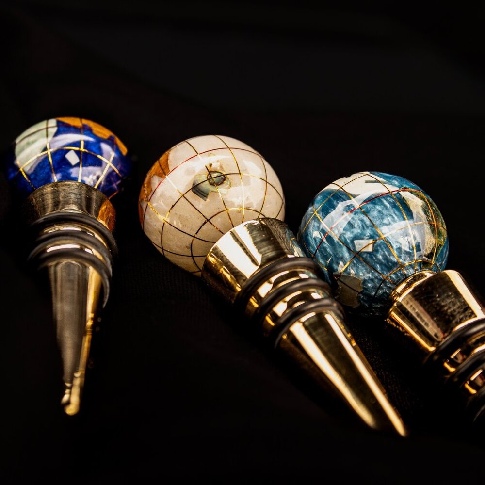 Alexander Kalifano Set of Gemstone Globe Wine Bottle Stoppers With Gold-Tone - Picture 10 of 10